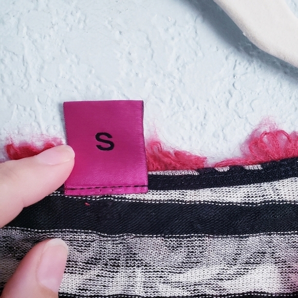 Save The Queen Red and Black Artsy Lightweight Sweater - Picture 7 of 9